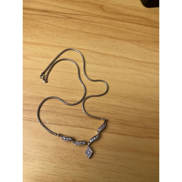 Jewelry - Vintage Silver Tone Lavender Rhinestone V-Shape Pendant Snake Chain Necklace 17"